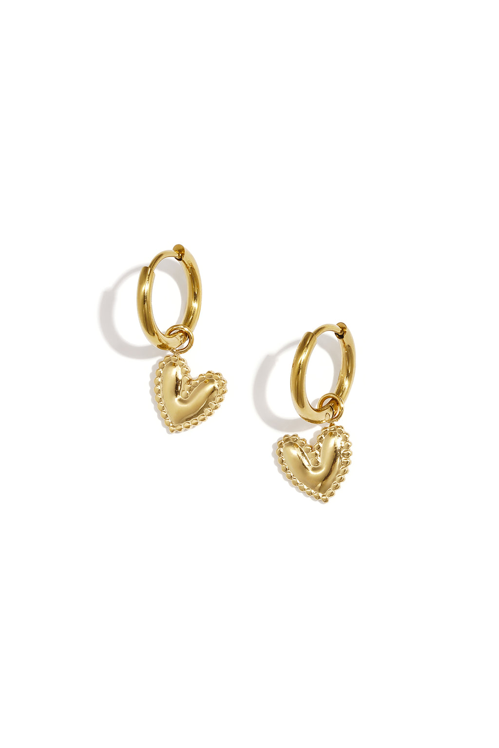 Earrings with a detailed dangling heart